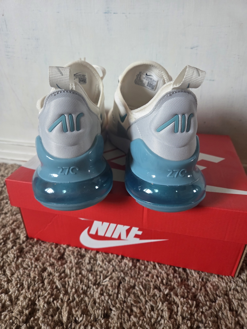 Nike Youth Or Women’s Air Max 270 - Picture 4 of 5